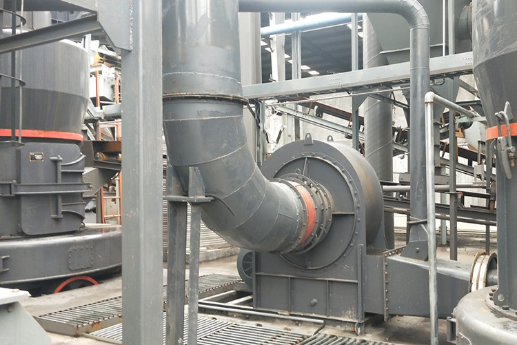 大型石頭磨粉機(jī)型號(hào)有哪些？選購(gòu)時(shí)要注意什么？